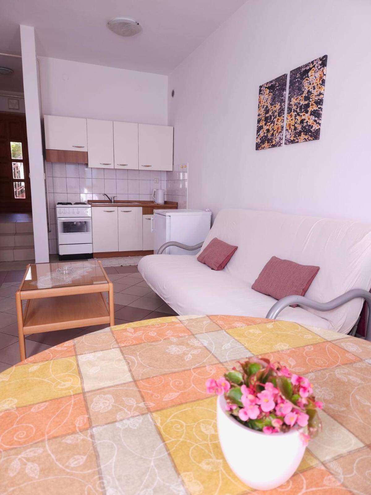 Lorena Apartments In Pula Exterior photo