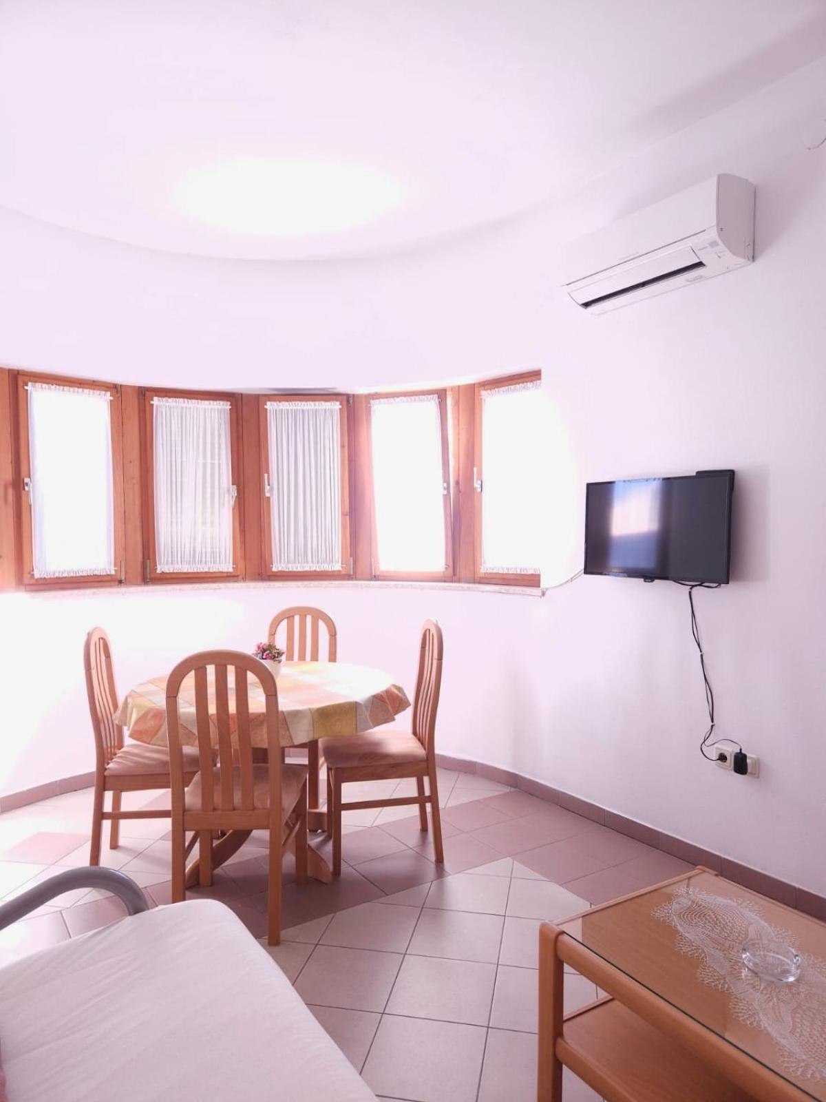 Lorena Apartments In Pula Exterior photo