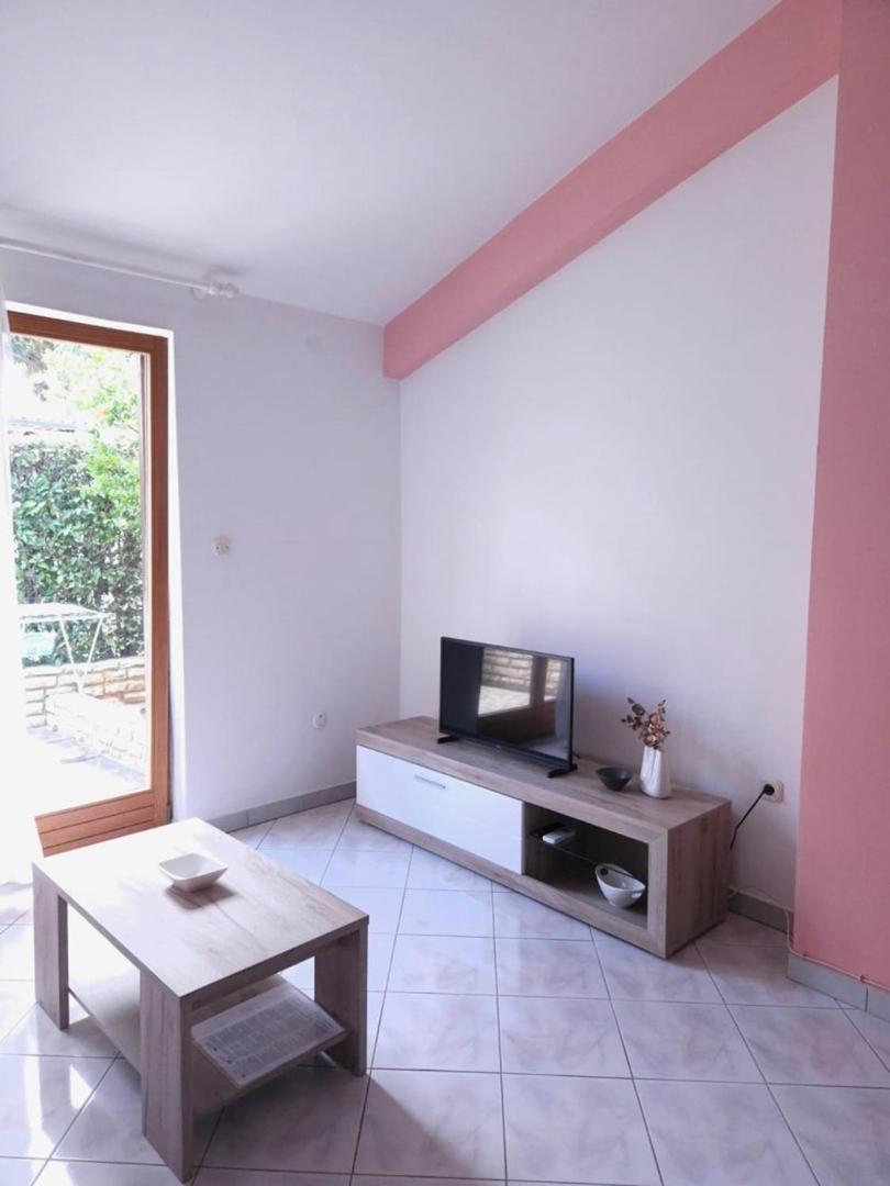 Lorena Apartments In Pula Exterior photo